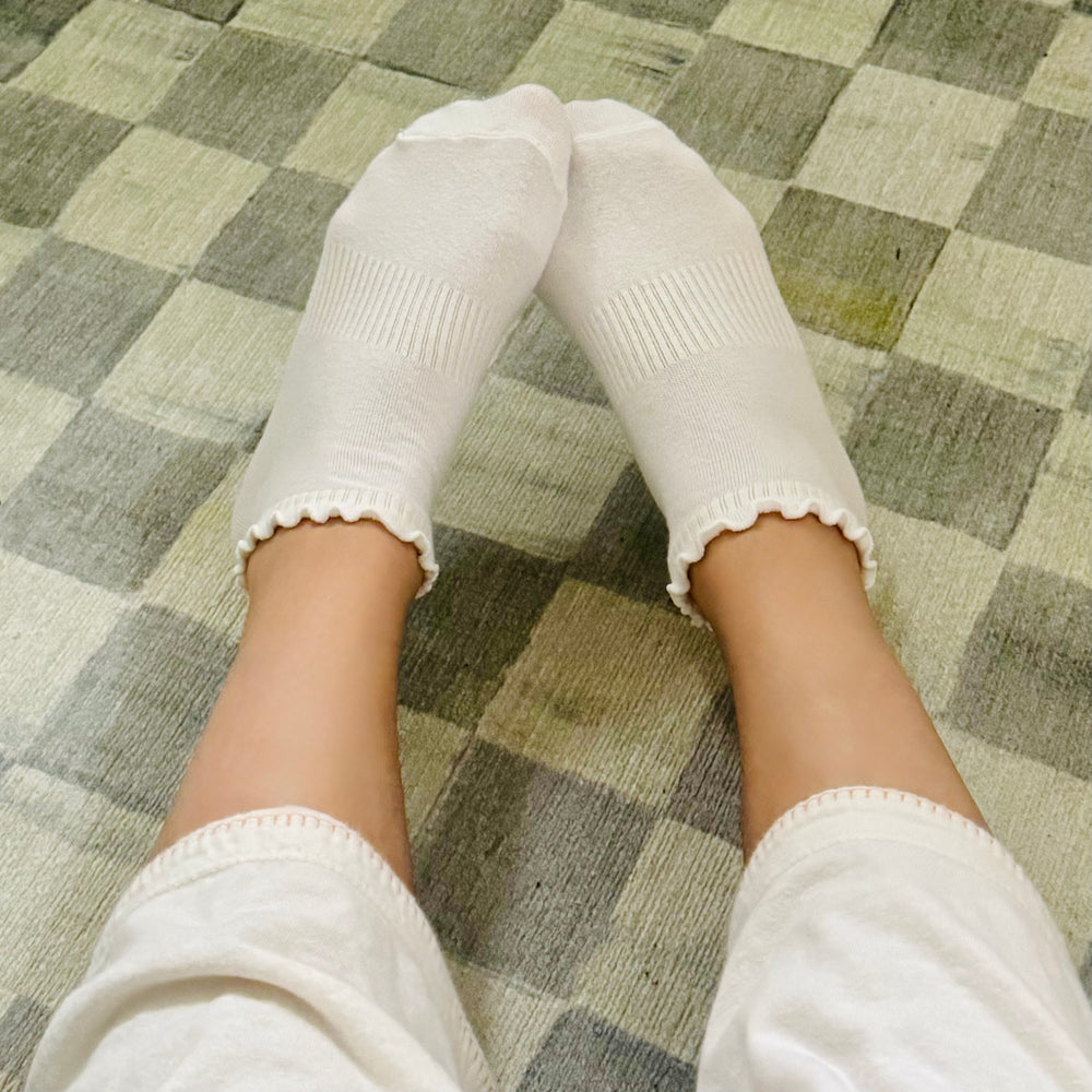 Ruffle Edge Ankle Socks